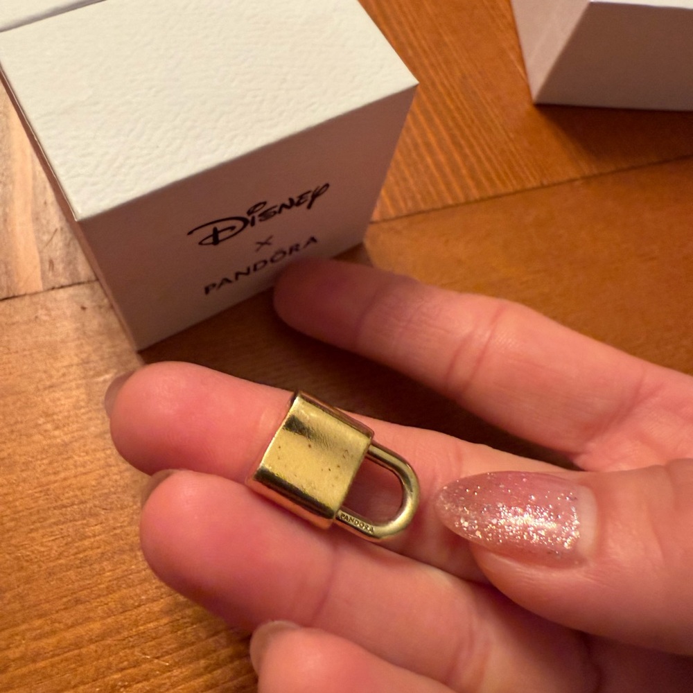 Pandora Gold Padlock Charm - Picture 6 of 7